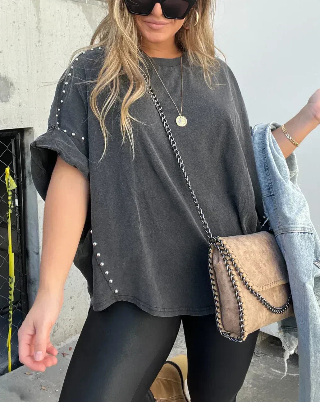 Aude Plourde | oversized T-shirt met studs